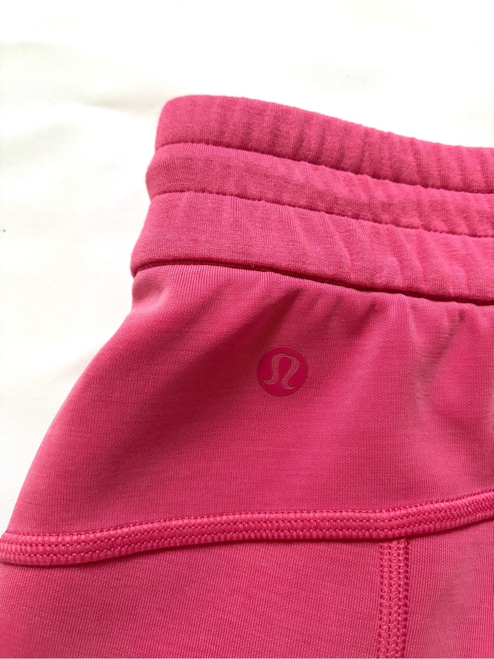 New Condition Lululemon Softstreme Women's Hot Pink Stretch Athletic Shorts - Picture 2 of 5